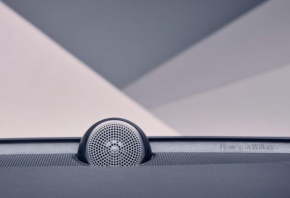 audiosystém Bowers and Wilkins